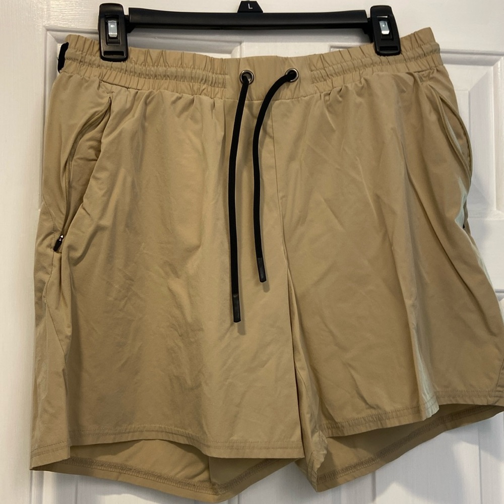 Men’s FLX shorts tan size medium